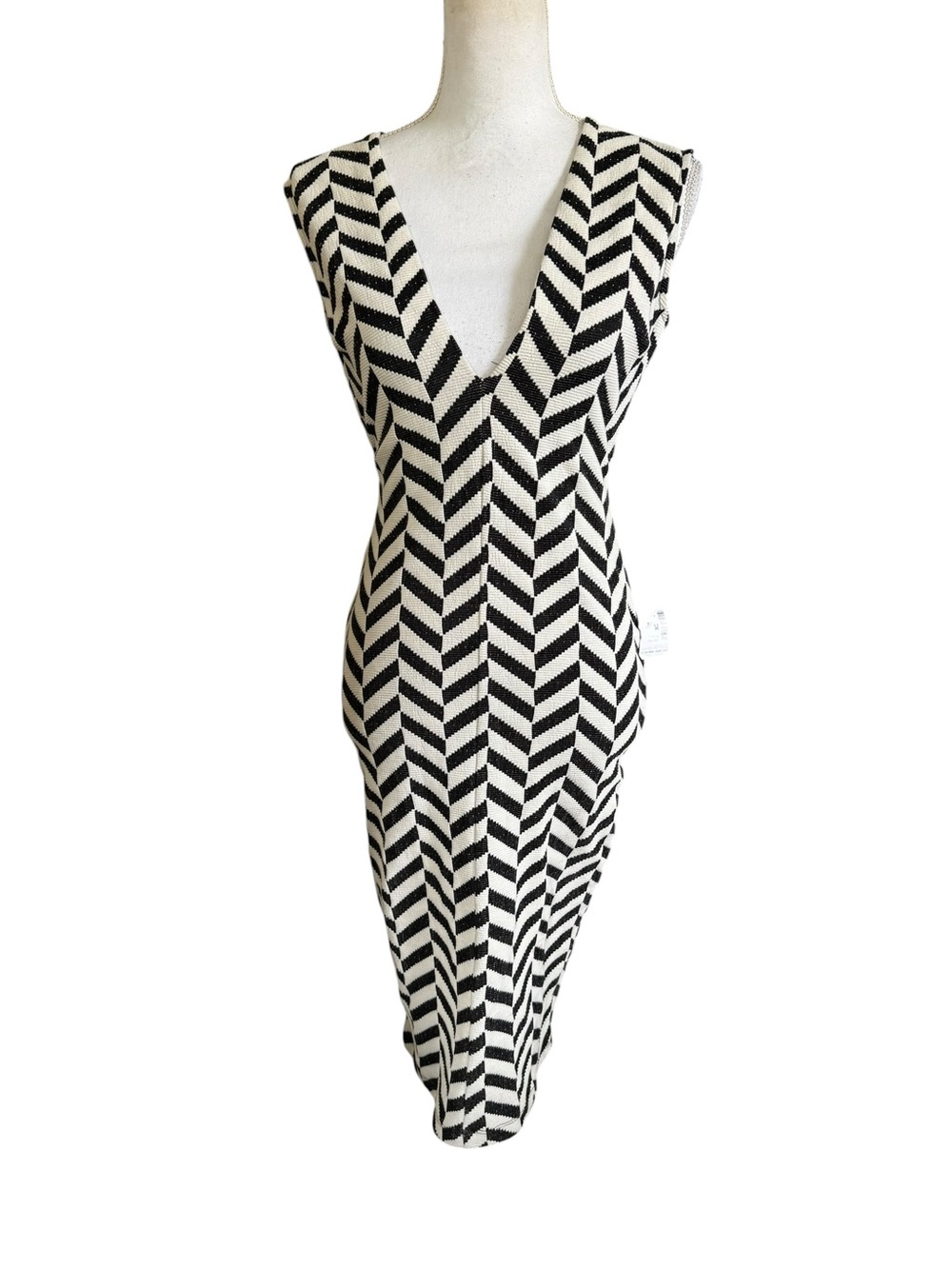Lovely day chevron pattern sleeveless midi bodycon NWT medium